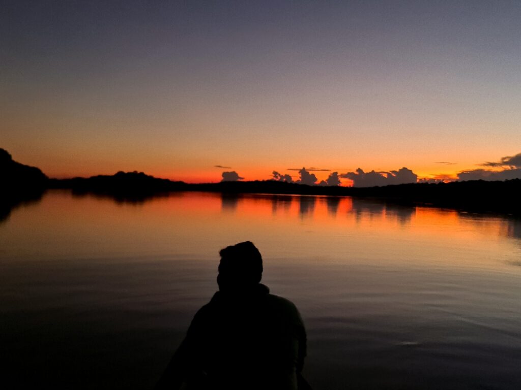 Zachód słońca nad Amazonką