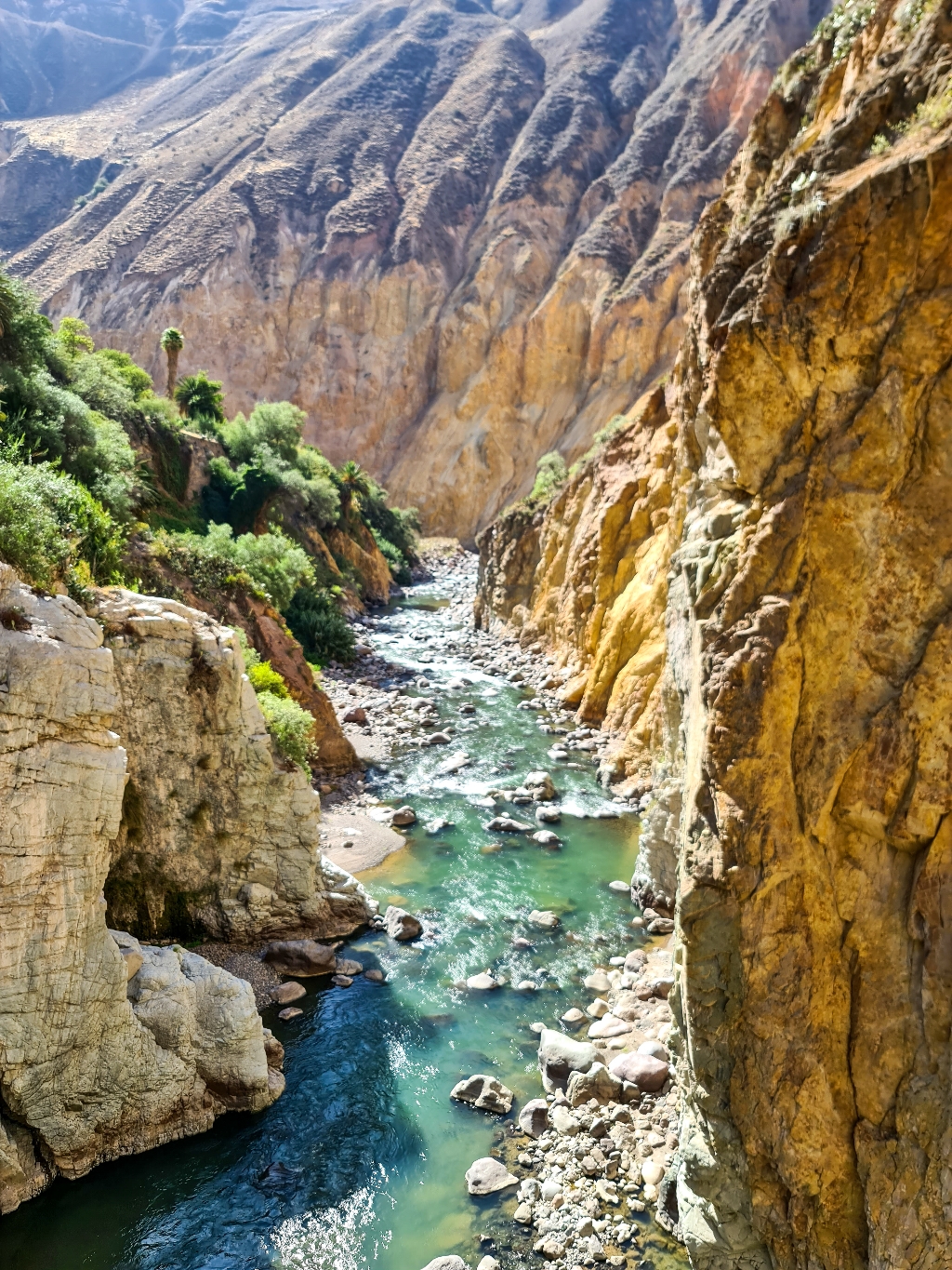 Trekking w Kanionie Colca - stumień po drodze do Sangalle