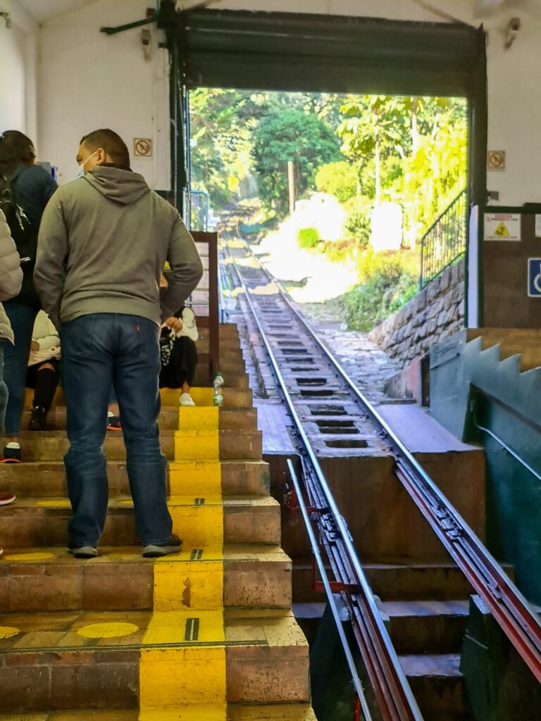 Kolejka na szczyt Monserrate w Bogocie