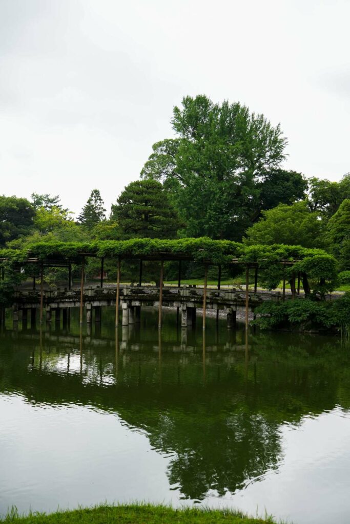 Ogród w Kyoto Sento Imperial Palace.