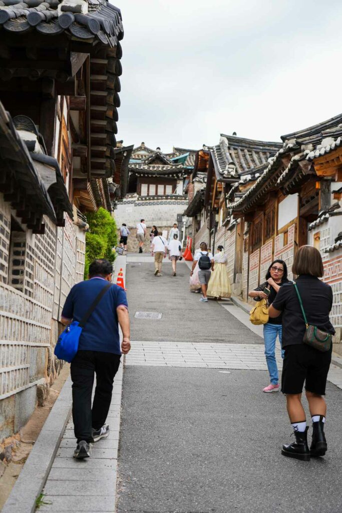 Ulica w Bukchon Sanok Village, Seul w Korei Południowej.