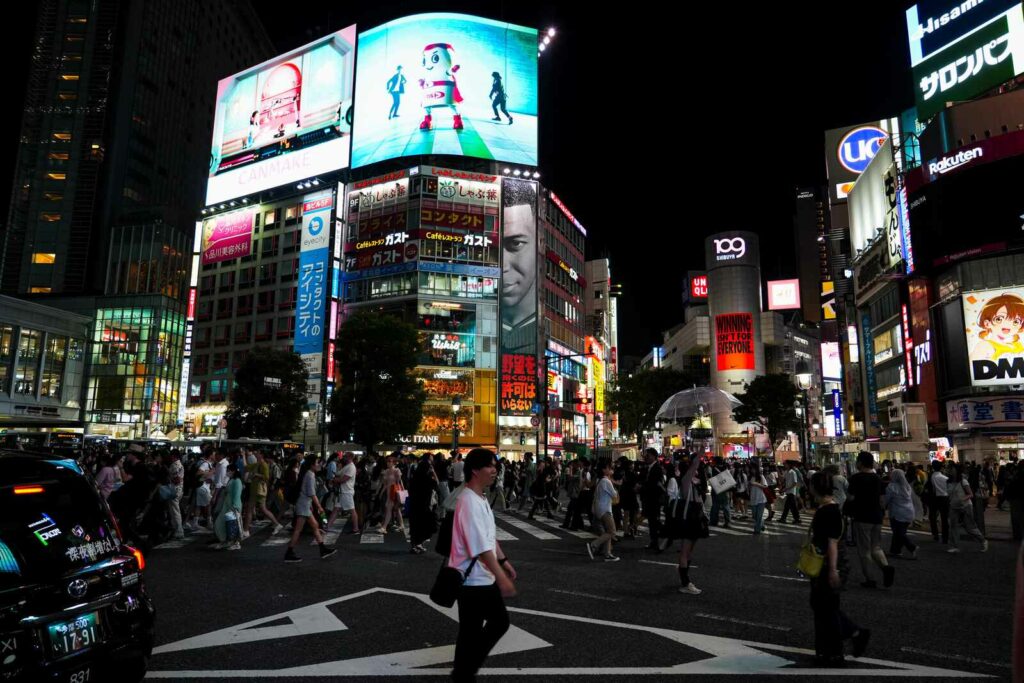 Shibuya Crossing w nocy.