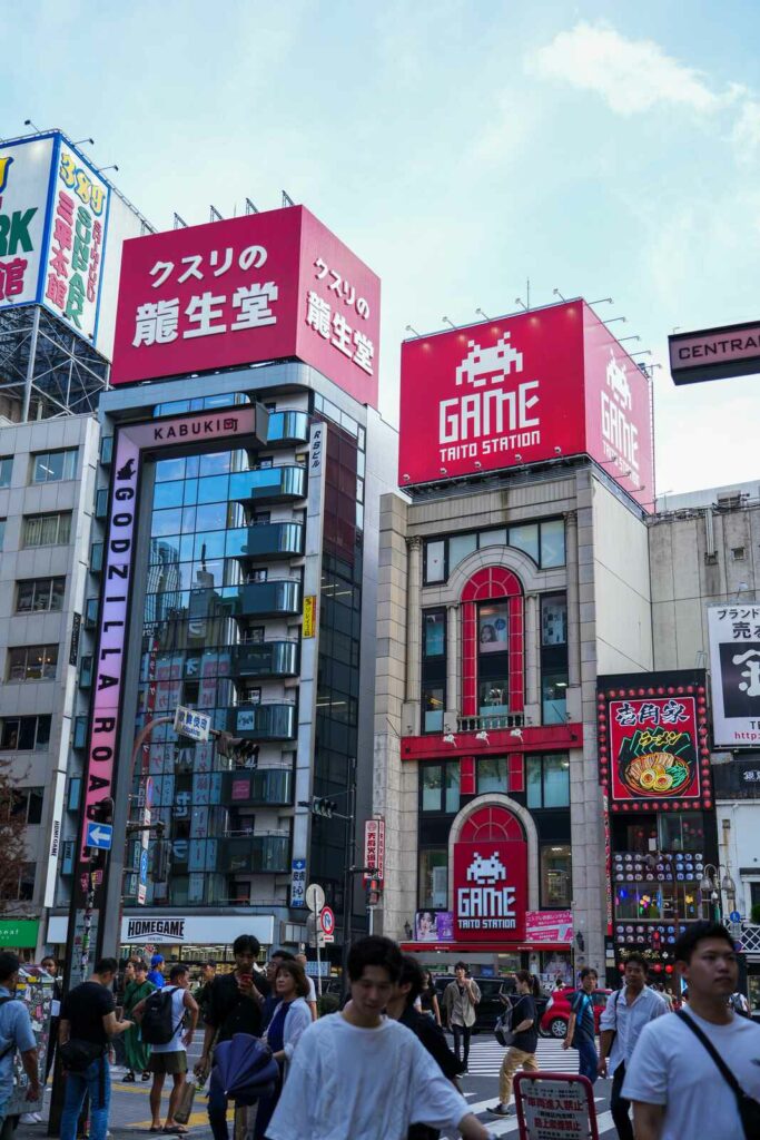 Ruchliwe skrzyżowanie w Akihabara Electric Town..