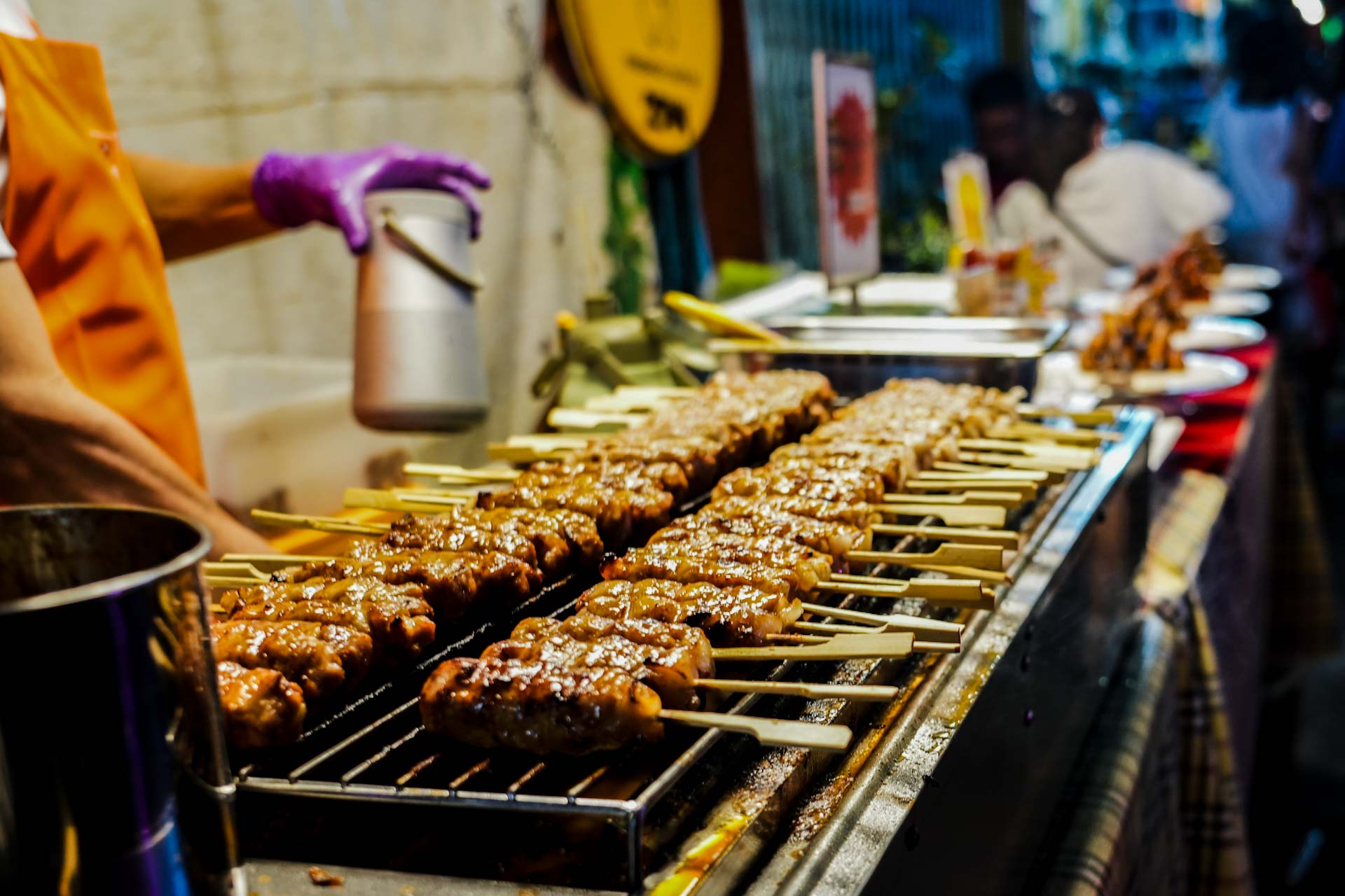 Szaszłyki z wołowiny w Chinatown w Bangkoku.