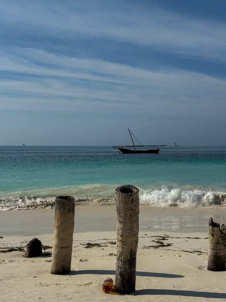 Fale na plaży Kendwa Beach.