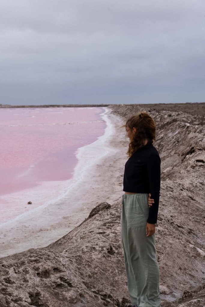 Różowe jezioro w Valvis Bay.