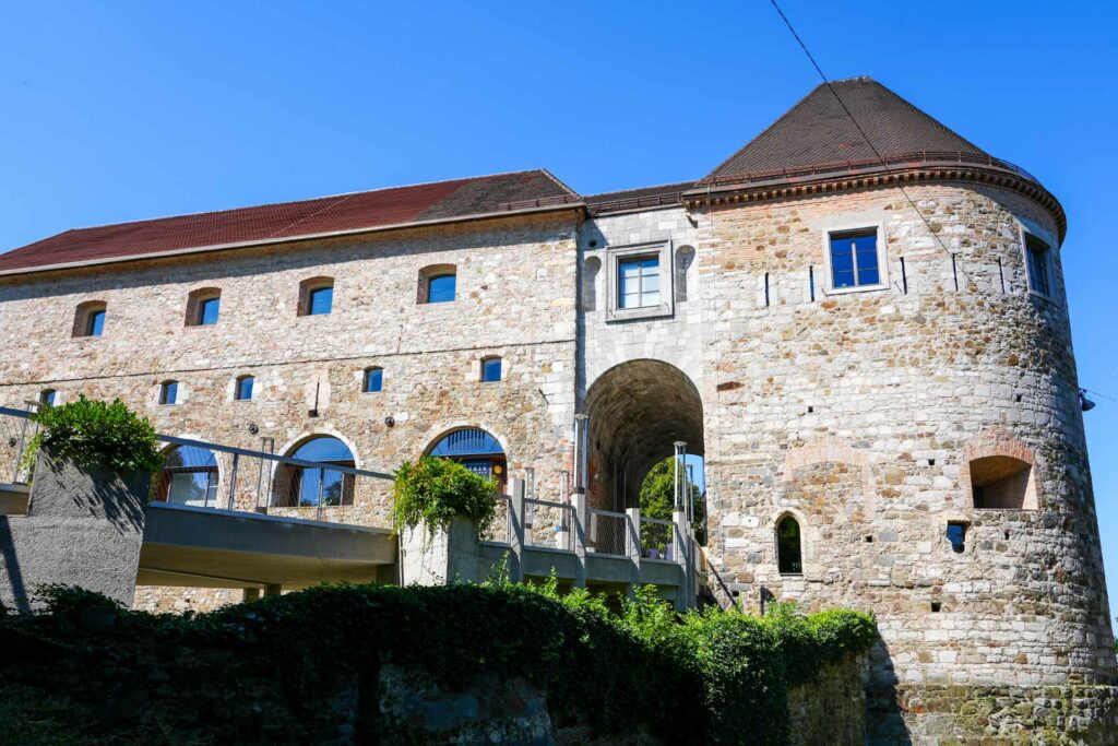 Zamek w Lublanie w Słowenii — Ljubljanski grad.